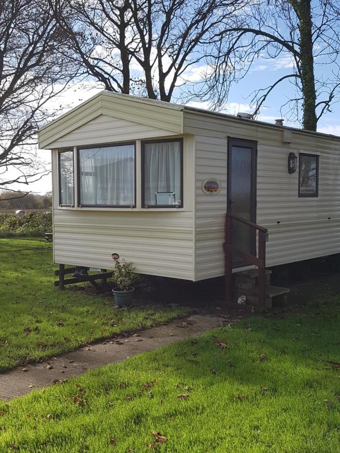 Cosy Caravan At Blackmoor Farm Ludchurch Exterior photo