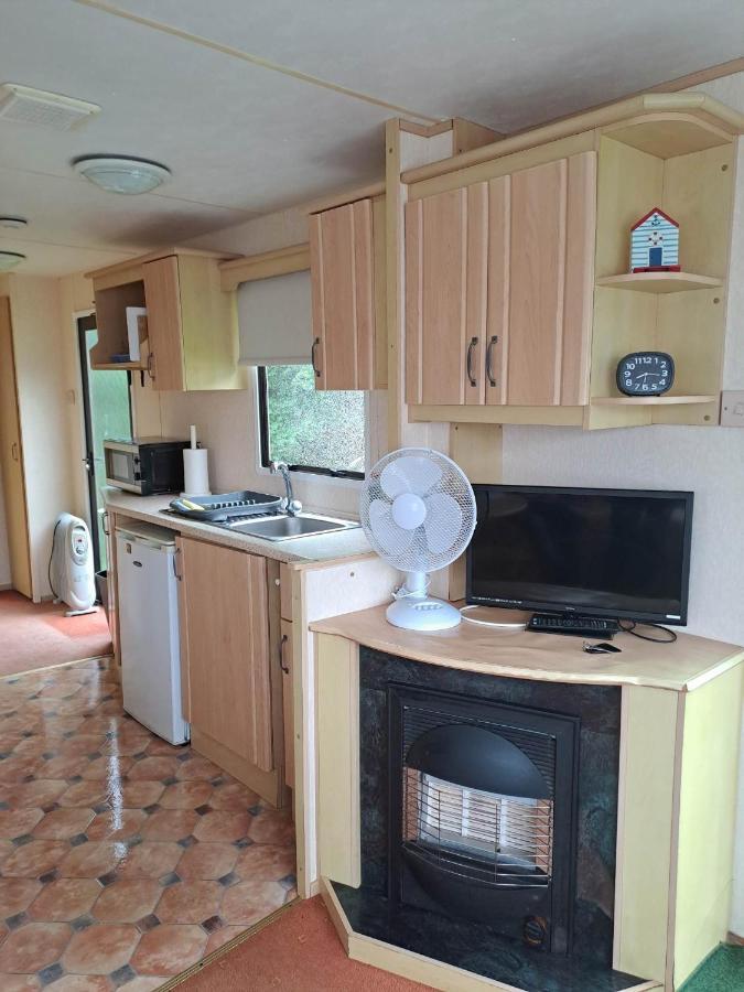 Cosy Caravan At Blackmoor Farm Ludchurch Exterior photo